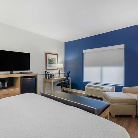 Best Western Plus Westgate Inn And Suites Leland Exterior photo