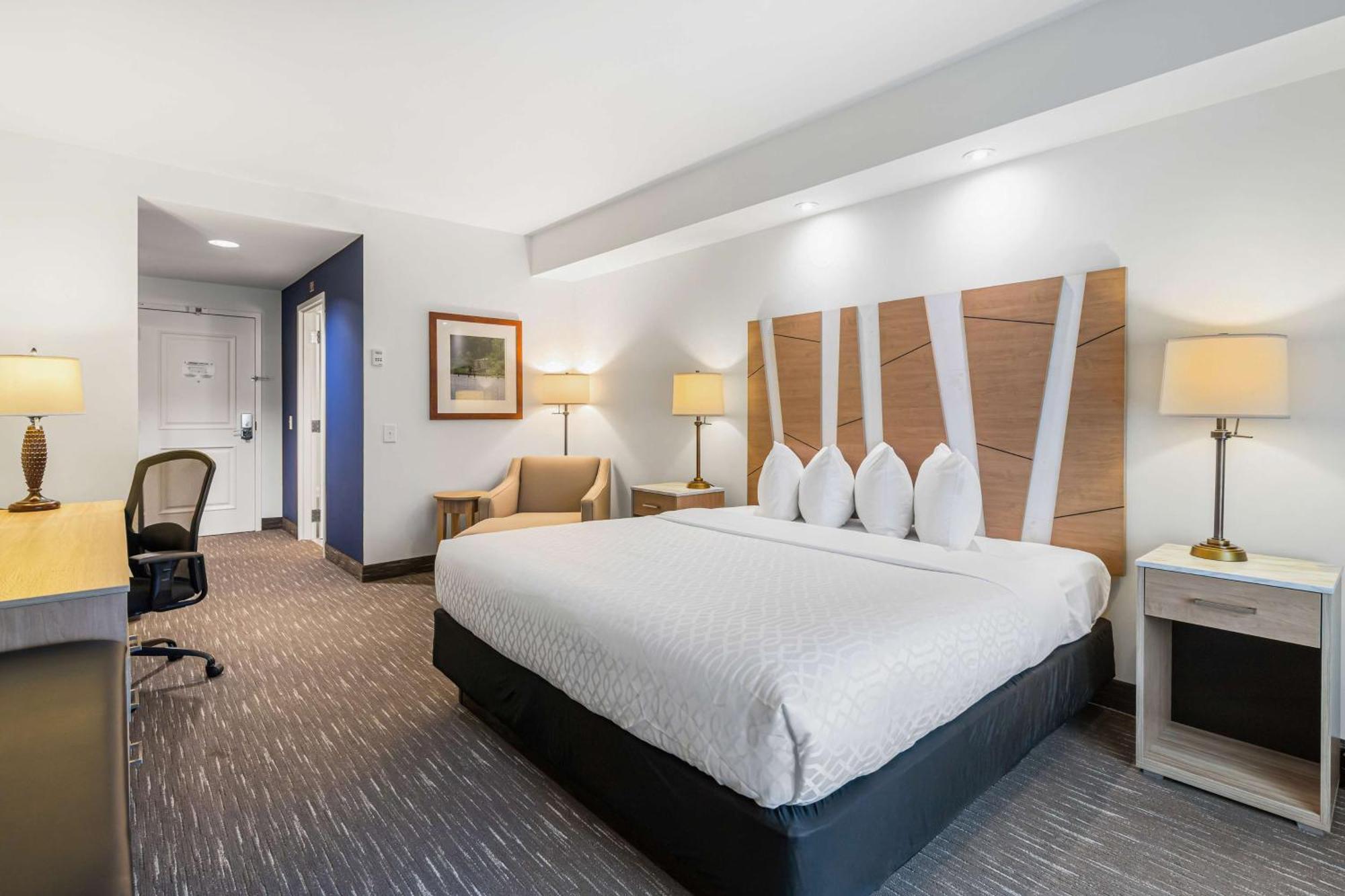 Best Western Plus Westgate Inn And Suites Leland Exterior photo