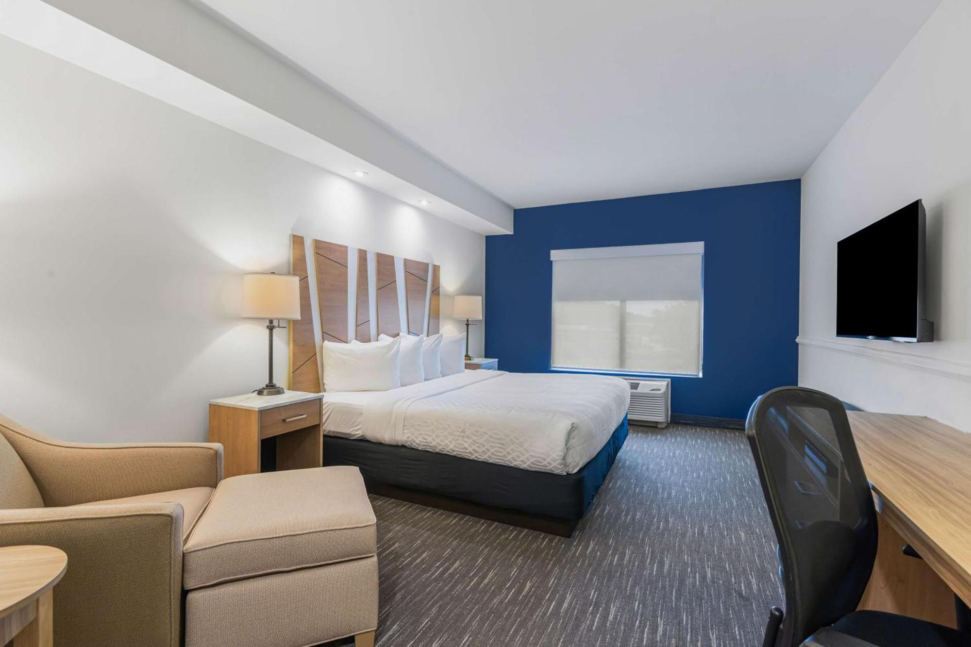 Best Western Plus Westgate Inn And Suites Leland Exterior photo
